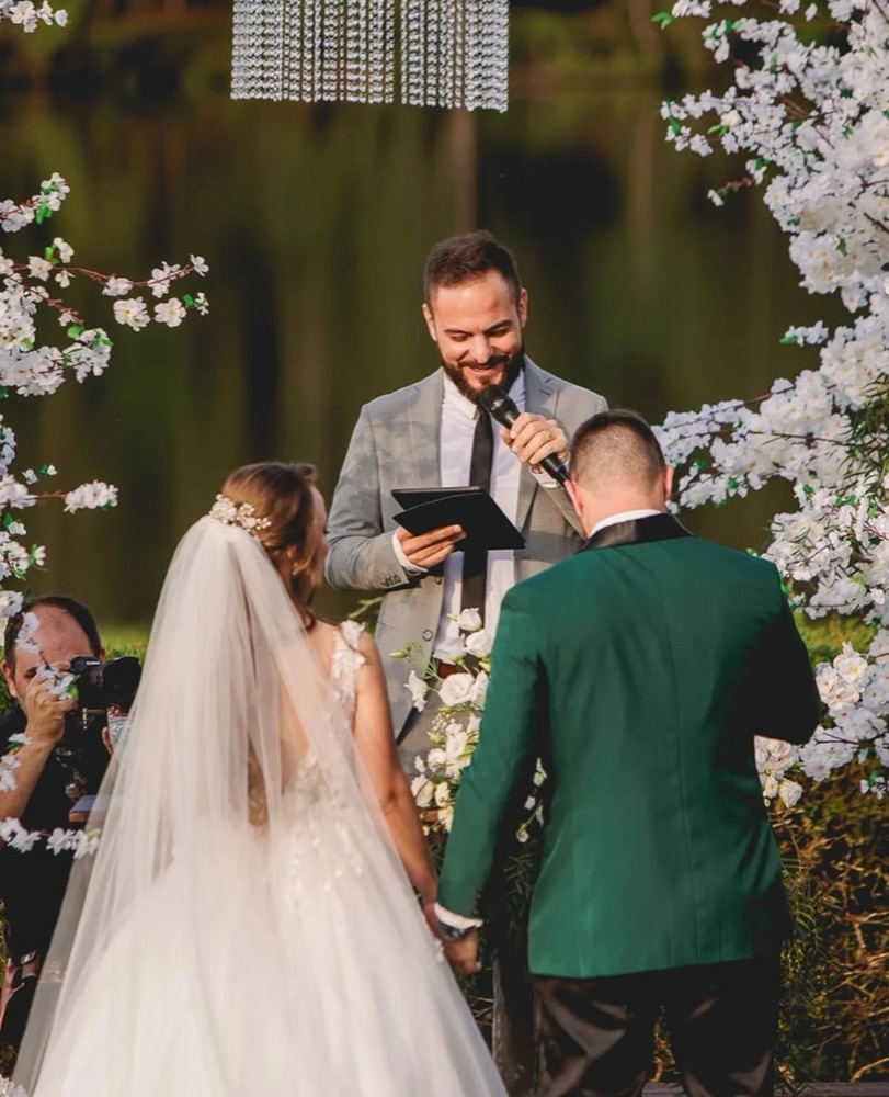 Cerimônia de casamento celebrada por Dyego Inácio à beira-mar